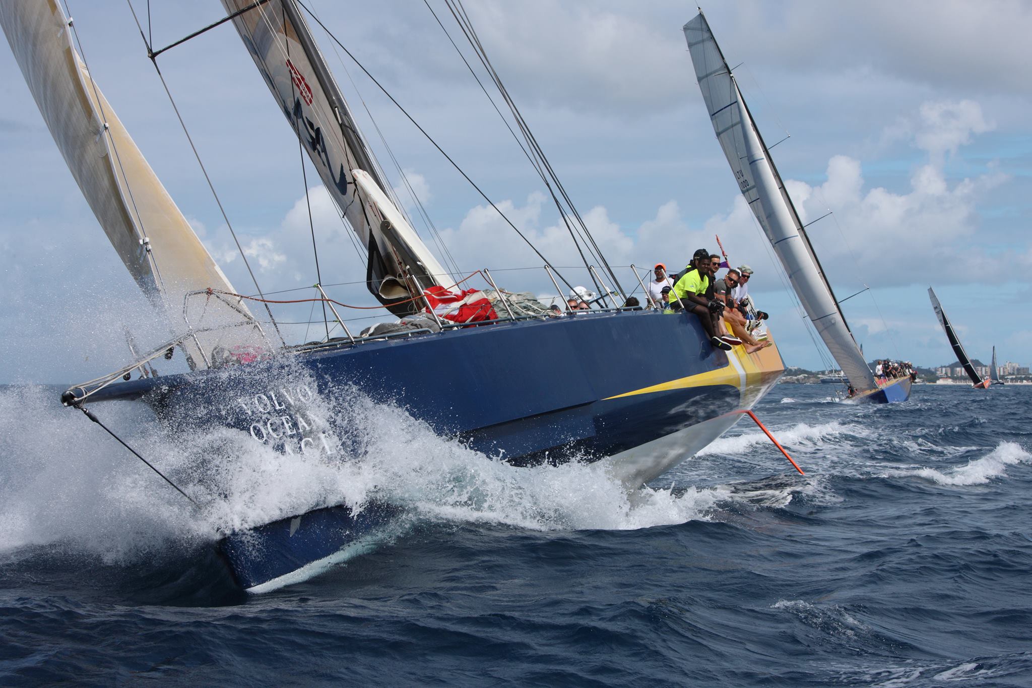 who is leading sydney to hobart yacht race